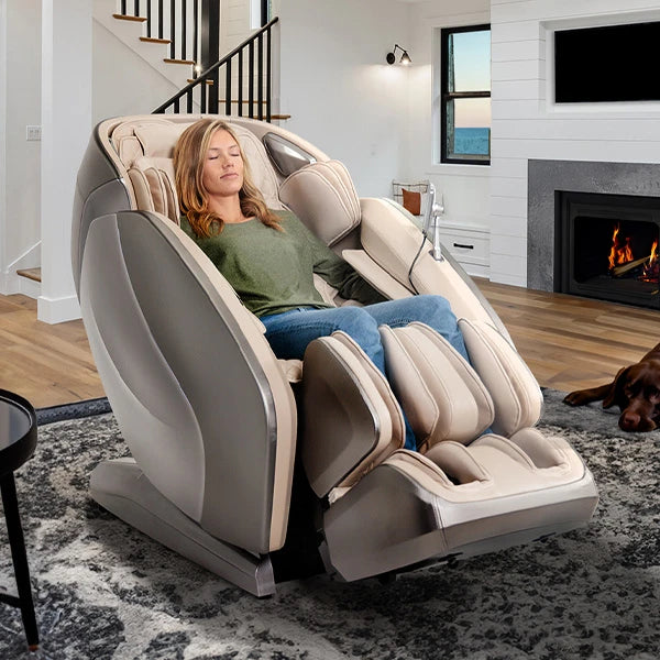 Kyota Hatsumei M900 AI 4D Massage Chair Gray / Tan