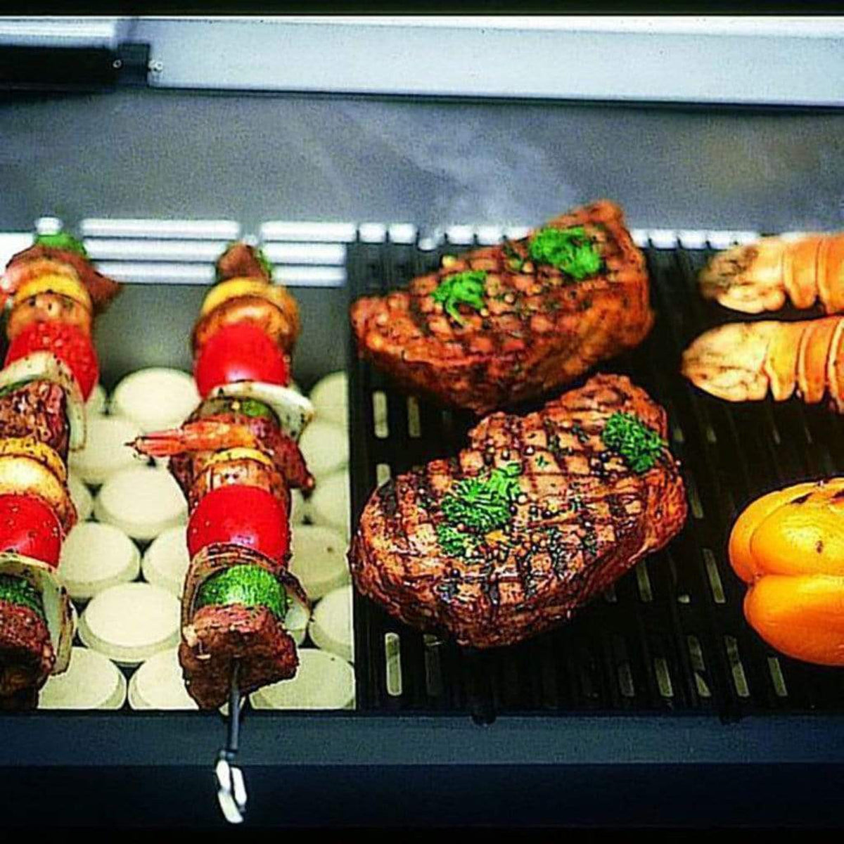 MHP W3G4LS Infrared Built-In Gas Grill With SearMagic® Cooking Grids